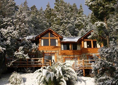 Cabaña Radales construida con madera y piedra de la zona