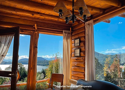 Vista al lago Nahuel Huapi desde una cabaña en Bariloche